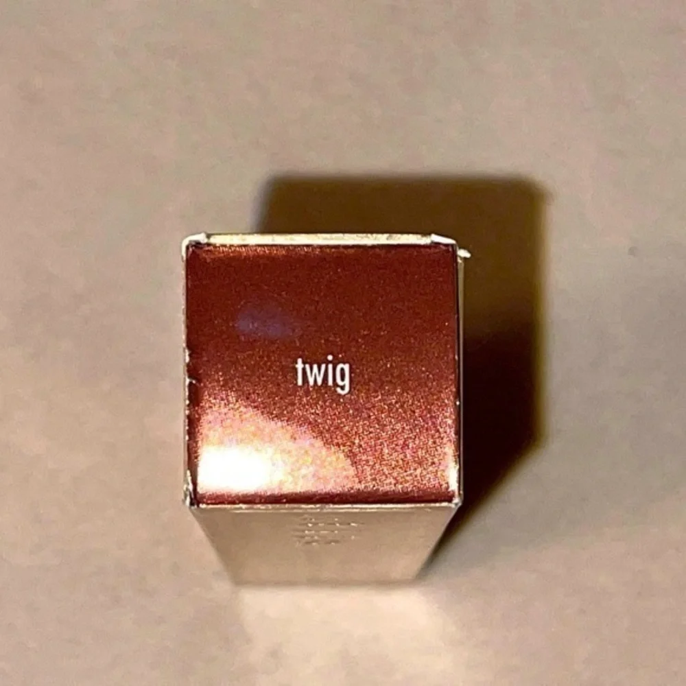 NIB Stila‎ Shimmer and Glow